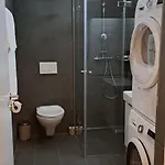 Lamira Serviced מלון דירות 4*