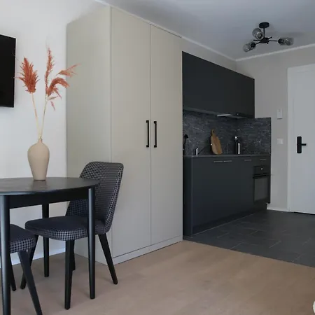 Lamira Serviced 4*