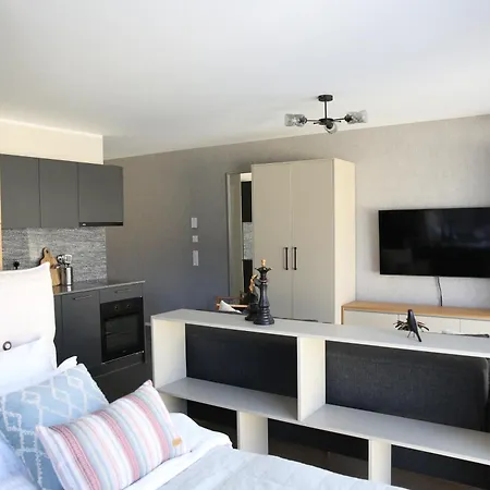 Lamira Serviced Hotel apartamentowy