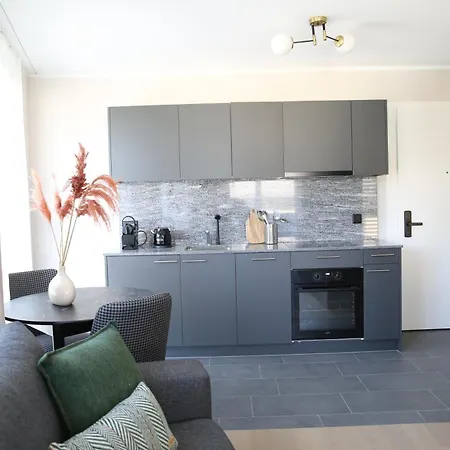 Lamira Serviced 4*