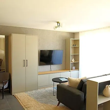 Lamira Serviced 4*
