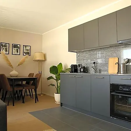 Lamira Serviced 4*