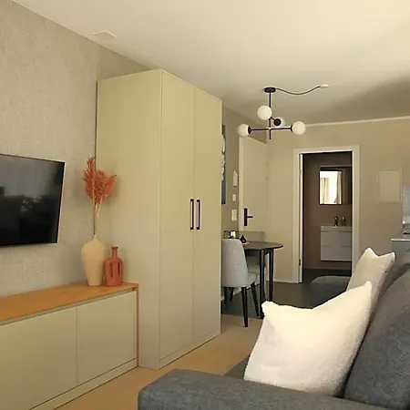 Lamira Serviced 4*