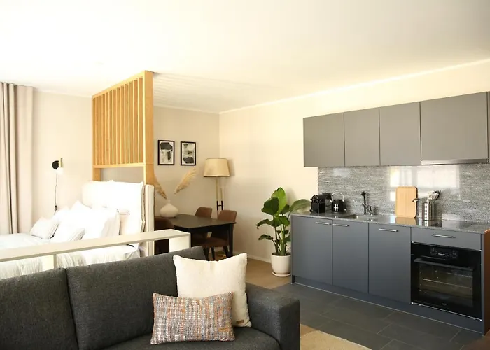 Aparthotel Lamira Serviced 4*